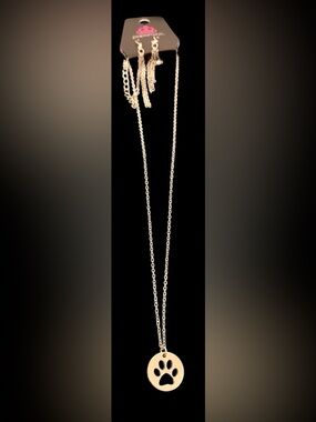 Paparazzi New Silver Paw Print Necklace Set